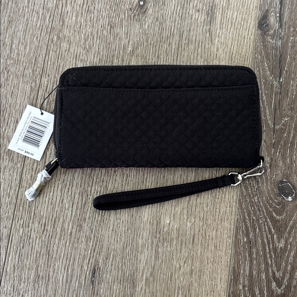 Vera Bradley Iconic RFID Accordion Wristlet - “Winter Patchwork” design - NWT - Picture 2 of 9